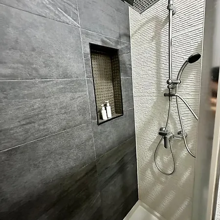Adorable Urban Apartment *