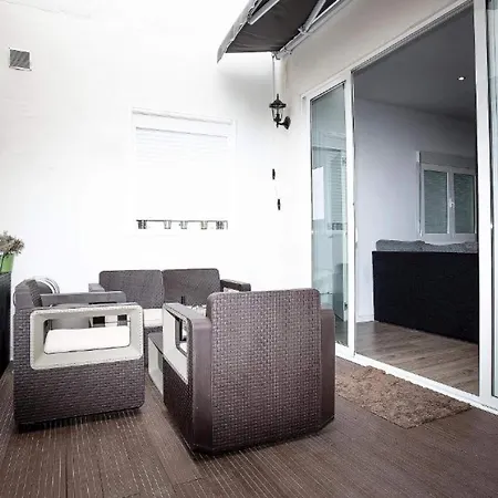 Adorable Urban Apartment *